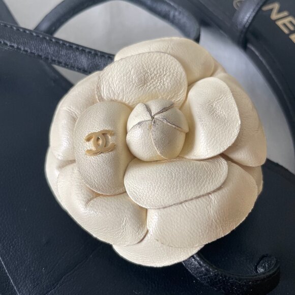 CHANEL White Camelia Flip Flops Sandals Leather - Picture 3 of 11